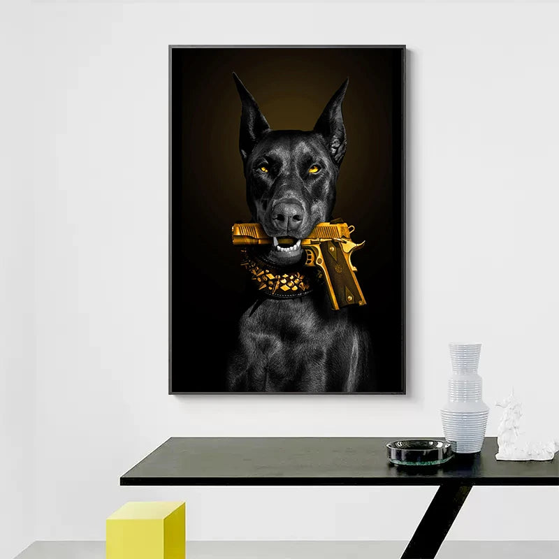 Moda Black Doberman Dog Lion con un cartel de pistola lienzo Pintura de arte de pared de animales de lujo para sala de estar decoración del hogar