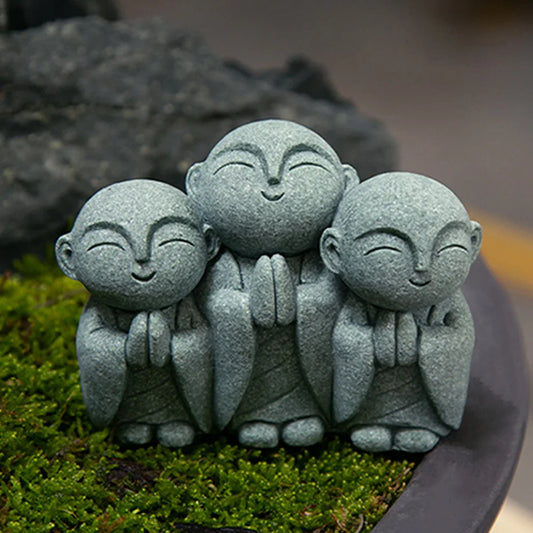 Ornamentos de escultura Ornamento Simple Outdoor Little Jizo Buddha Statue Gravel Rezando Decoración de jardín de jardín Gray Monje pequeño