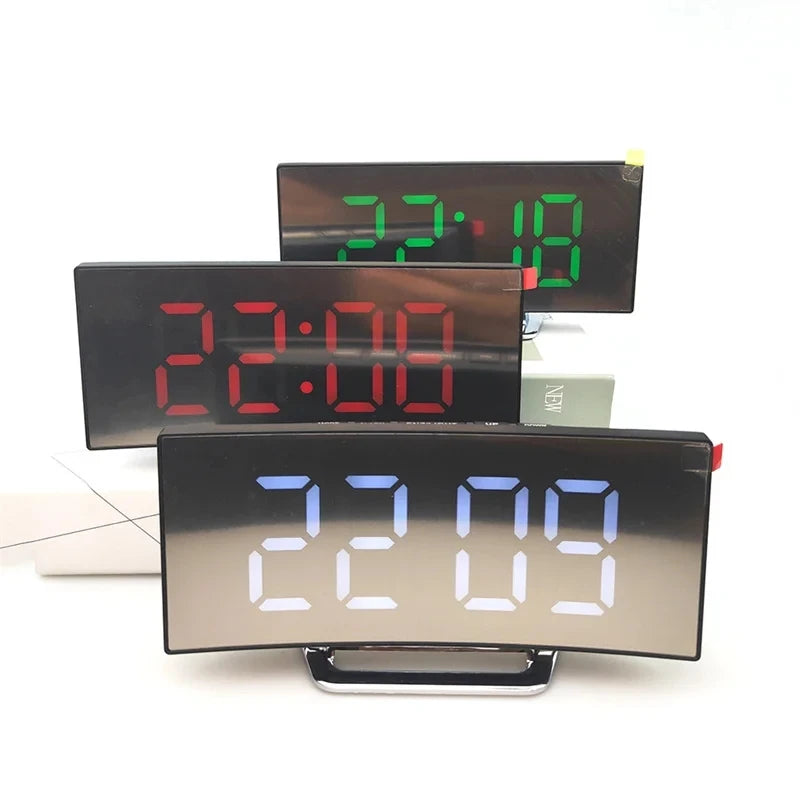 Gebogen schermspiegel LED Digitale klok creatieve digitale wekker met grote display USB oplaad aangedreven nachtklok