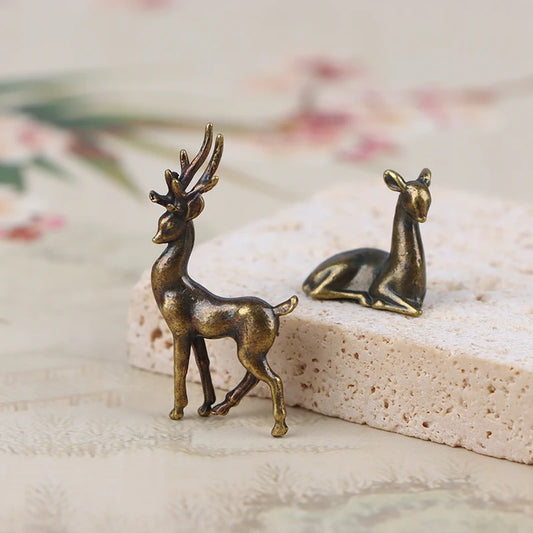 1pc Copper Alloy Sika Deer Tablet Top Top Small Ornaments Vintage Animal Figurines Décorations de bureau