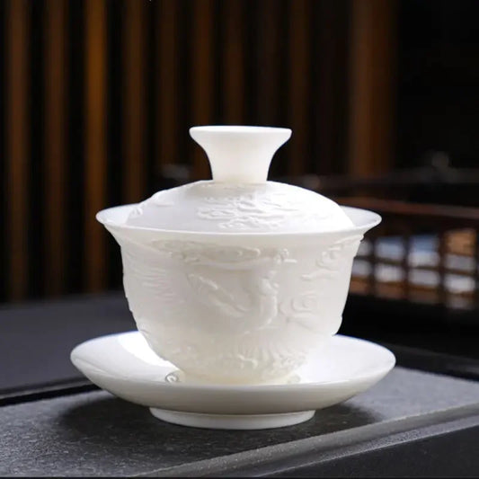 Porcelaine blanche Kung Fu Tea Set White Jade Relief Tureen Céramic Business Gift Simple Portable Dragon et Phoenix Cups Gaiwan