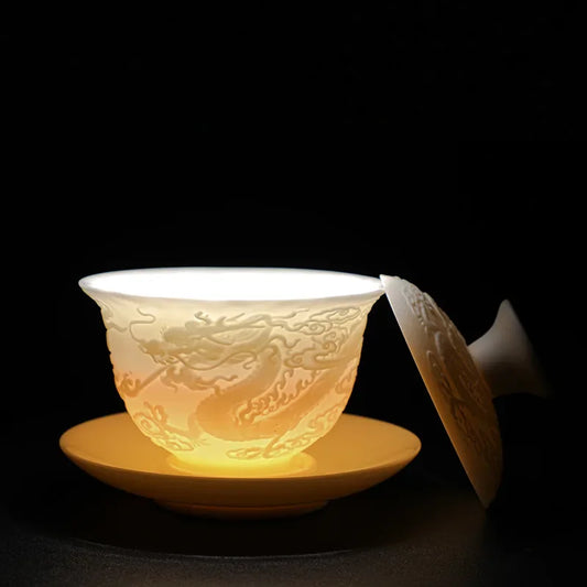 Porcelaine blanche Kung Fu Tea Set White Jade Relief Tureen Céramic Business Gift Simple Portable Dragon et Phoenix Cups Gaiwan