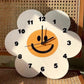 Fleurée blanche Forme Smiley Corloges murales numériques Corloge muette pour les enfants Modern Design Living Room Bedroom DIY Creative Home Decoration